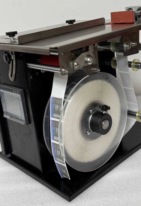 آلة وضع العلامات شبه التلقائي